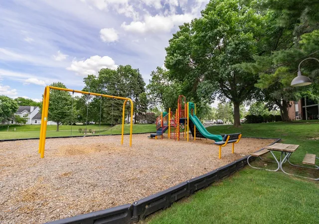 35th image of 1700 Four Oaks Rd #219, Saint Paul, MN 55121 | MLS# 7097481