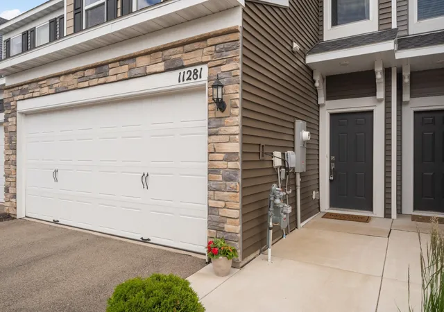 2nd image of 11281 Crestbury Dr, Saint Paul, MN 55129 | MLS# 7097508