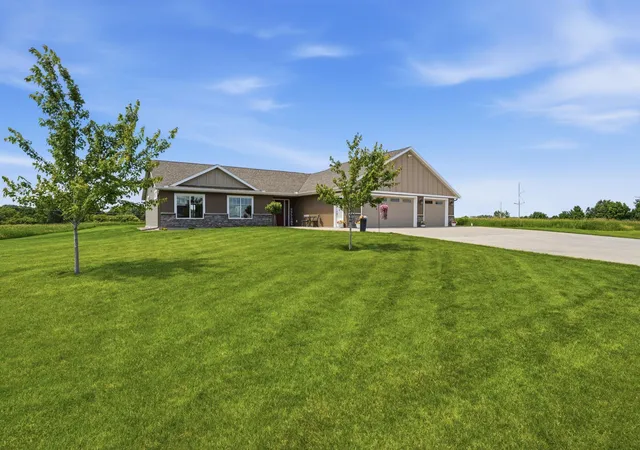 Homes for sale in Willmar, MN | 2752 9Th Ave Se, Willmar, MN 56201 | MLS# 7097517