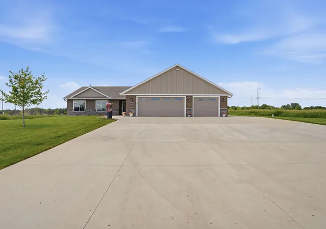 Homes for sale in Willmar, MN | 2752 9Th Ave Se, Willmar, MN 56201 | MLS# 7097517