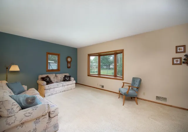 Homes for sale in Mankato, MN | 1808 Sunray Ave, Mankato, MN 56001 | MLS# 7097522