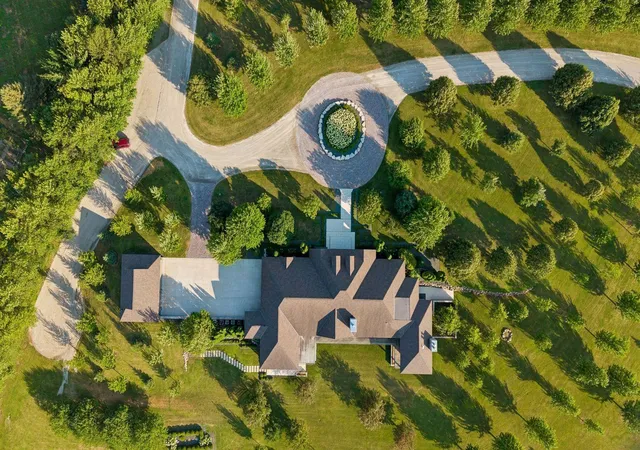 Photo 2 of Mansion for sale at 14720 Old Hwy 14, Waseca, MN 56093 | MLS# 7097563 | Listing updated on 2026-09-29