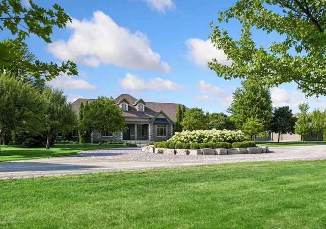 Photo 3 of Mansion for sale at 14720 Old Hwy 14, Waseca, MN 56093 | MLS# 7097563 | Listing updated on 2026-09-29