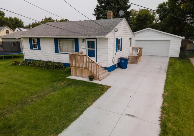 3rd image of 1325 8Th Ave N, Moorhead, MN 56560 | MLS# 7097565