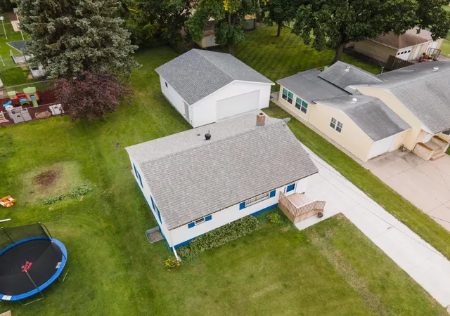 4th image of 1325 8Th Ave N, Moorhead, MN 56560 | MLS# 7097565
