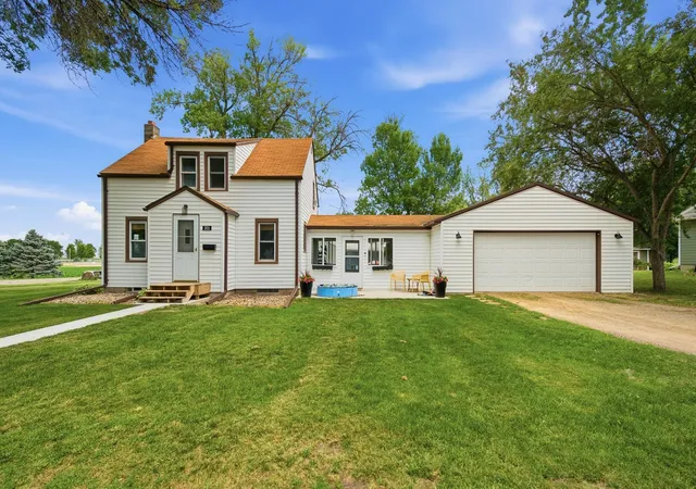 Homes for sale in Mapleton, MN | 301 6th Ave Ne, Mapleton, MN 56065 | MLS# 7097578