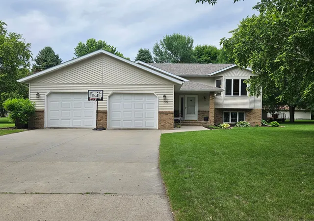 Homes for sale in Barnesville, MN | 709 8th Ave Se, Barnesville, MN 56514 | MLS# 7097583
