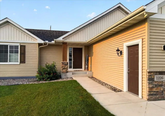 3rd image of 1226 Olivia St Se, New Prague, MN 56071 | MLS# 7097628