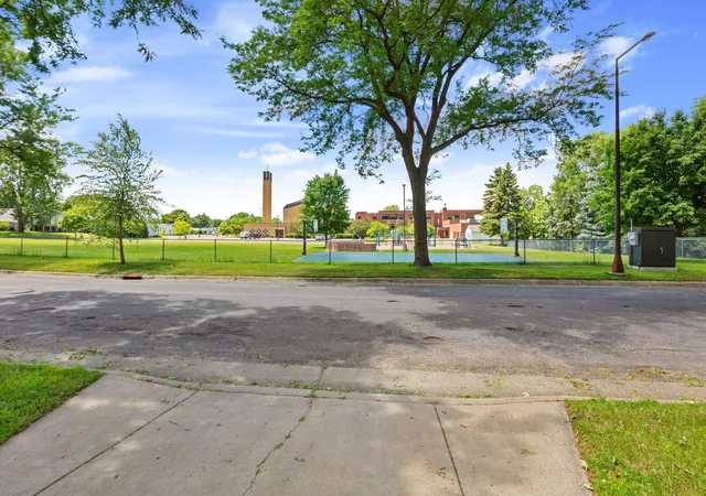 18th image of 1422 Kent St, Saint Paul, MN 55117 | MLS# 7097638