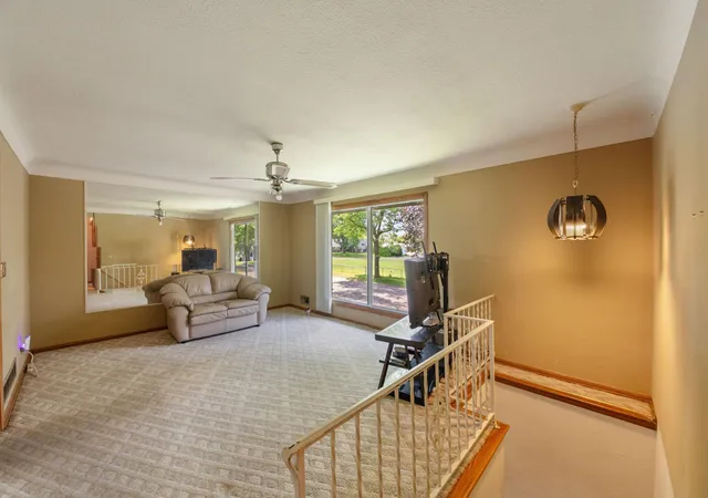 3rd image of 1422 Kent St, Saint Paul, MN 55117 | MLS# 7097638