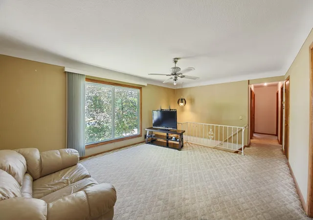 4th image of 1422 Kent St, Saint Paul, MN 55117 | MLS# 7097638