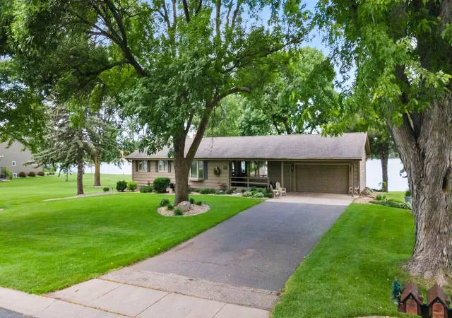 Photo 2 of Single family home for sale at 830 Lakewood Dr Sw, Hutchinson, MN 55350 | MLS# 7097644 | Listing updated on 2026-09-22