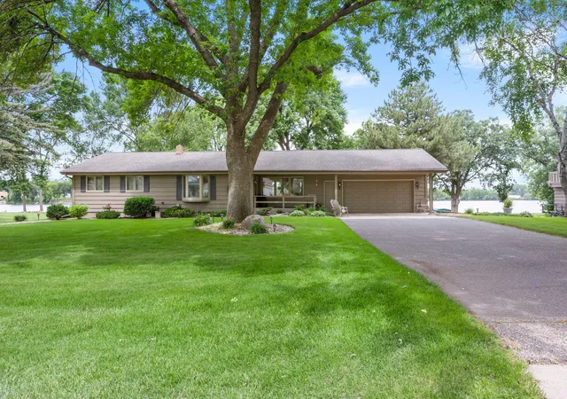 Photo 3 of Single family home for sale at 830 Lakewood Dr Sw, Hutchinson, MN 55350 | MLS# 7097644 | Listing updated on 2026-09-22