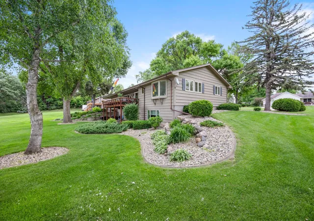 Photo 3 of Single family home for sale at 830 Lakewood Dr SW, Hutchinson, MN 55350 | MLS# 7097644 | Listing updated on 2026-09-22