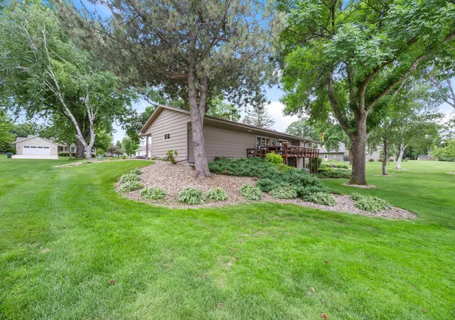 Photo 4 of Single family home for sale at 830 Lakewood Dr SW, Hutchinson, MN 55350 | MLS# 7097644 | Listing updated on 2026-09-22