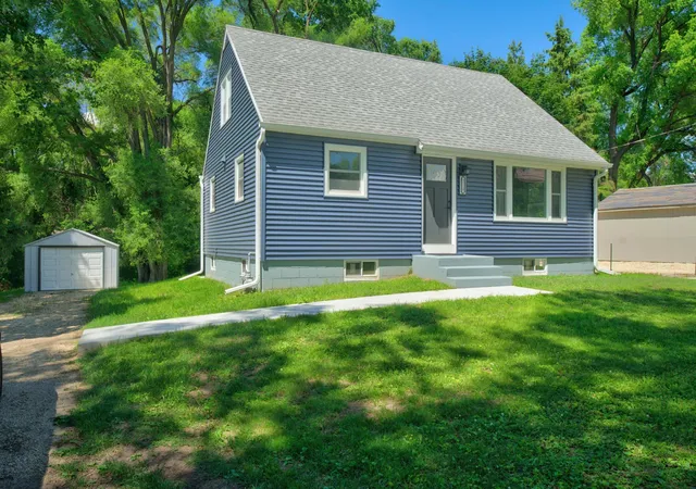 2nd image of 2115 E River Rd Ne, Rochester, MN 55906 | MLS# 7097656