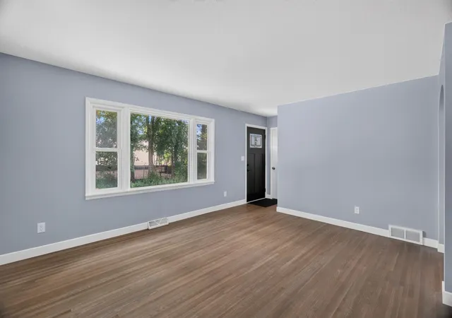 4th image of 2115 E River Rd Ne, Rochester, MN 55906 | MLS# 7097656