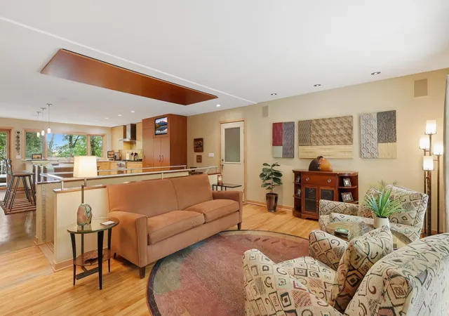 Photo 4 of Sale Pending at 18416 Ridgewood Rd, Wayzata, MN 55391 | MLS# 7097663 | Listing updated on 2026-09-02