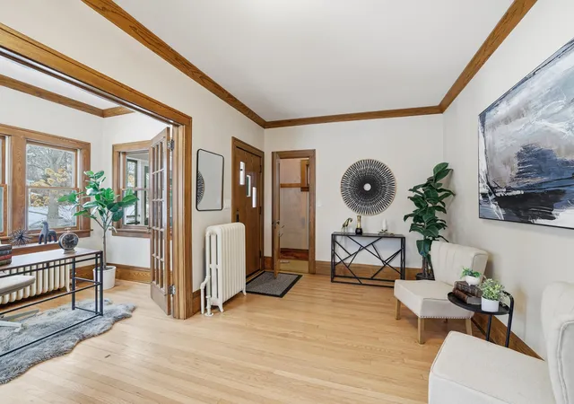 3rd image of 1464 Chelmsford St, Saint Paul, MN 55108 | MLS# 7097703