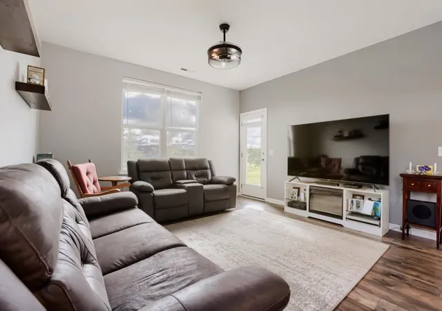3rd image of 10298 Elm Ln, Rogers, MN 55374 | MLS# 7097794