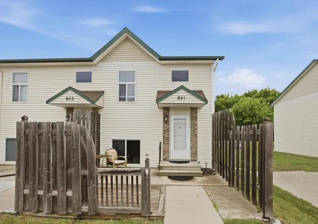 1st image of 841 37th Ave N, Fargo, ND 58102 | MLS# 7097795
