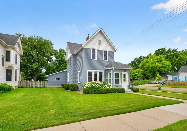 Homes for sale in Lake City, MN | 302 S Prairie St, Lake City, MN 55041 | MLS# 7097802