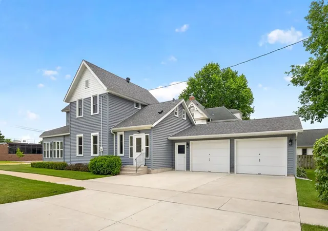 Homes for sale in Lake City, MN | 302 S Prairie St, Lake City, MN 55041 | MLS# 7097802