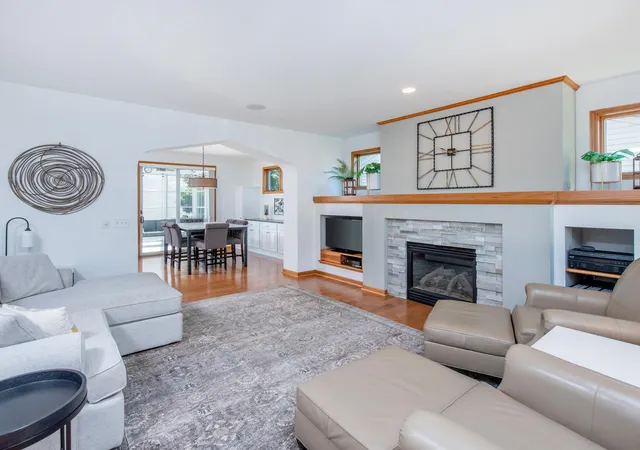 Homes for sale in Maplewood, MN | 814 New Century Blvd S, Maplewood, MN 55119 | MLS# 7097814