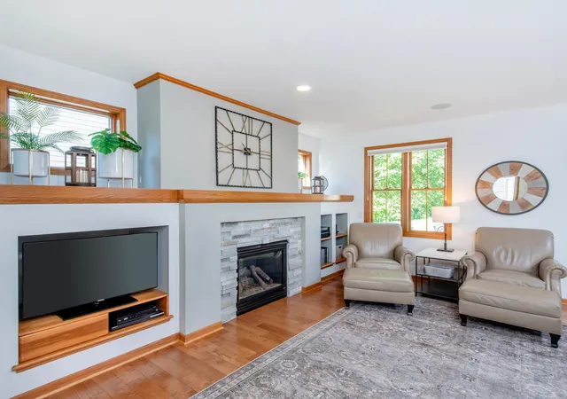 Homes for sale in Maplewood, MN | 814 New Century Blvd S, Maplewood, MN 55119 | MLS# 7097814