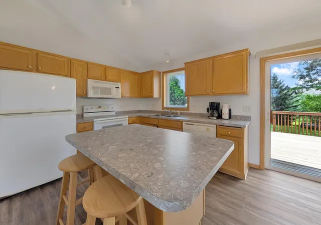 Photo 3 of Sale Pending at 817 Daniel Dr, Belle Plaine, MN 56011 | MLS# 7097828 | Listing updated on 2026-09-30