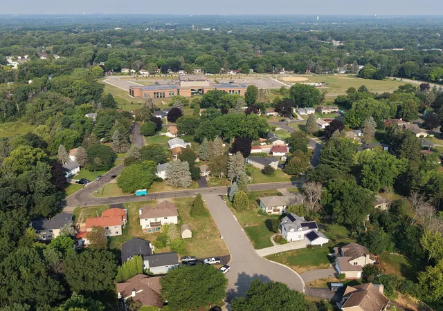 Photo 4 of Single family home for sale at 2508 Knoll Cir, Saint Paul, MN 55109 | MLS# 7097845 | Listing updated on 2026-08-14