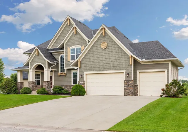 1st image of 10412 Oregon Ave N, Brooklyn Park, MN 55445 | MLS# 7097902