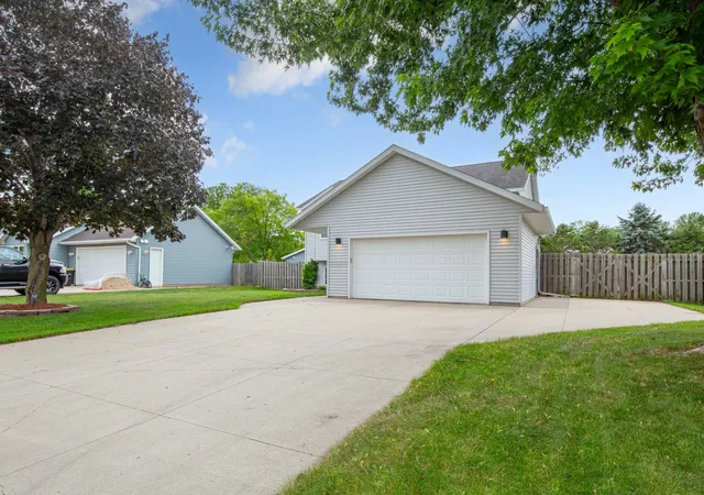 Homes for sale in Madison Lake, MN | 435 Lilac Ln, Madison Lake, MN 56063 | MLS# 7097903