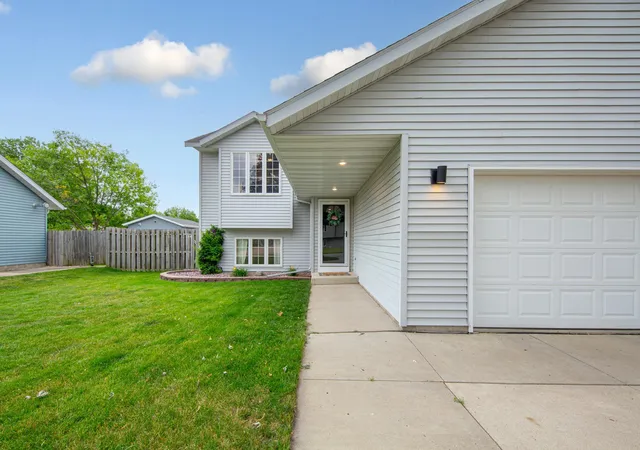 Homes for sale in Madison Lake, MN | 435 Lilac Ln, Madison Lake, MN 56063 | MLS# 7097903