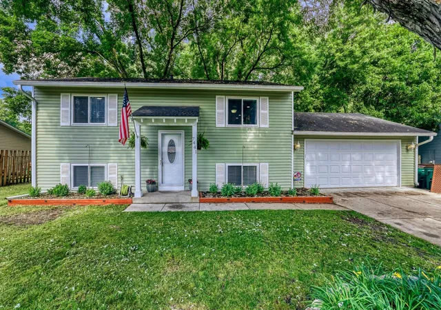 1st image of 7441 Drew Ave N, Brooklyn Park, MN 55443 | MLS# 7097944