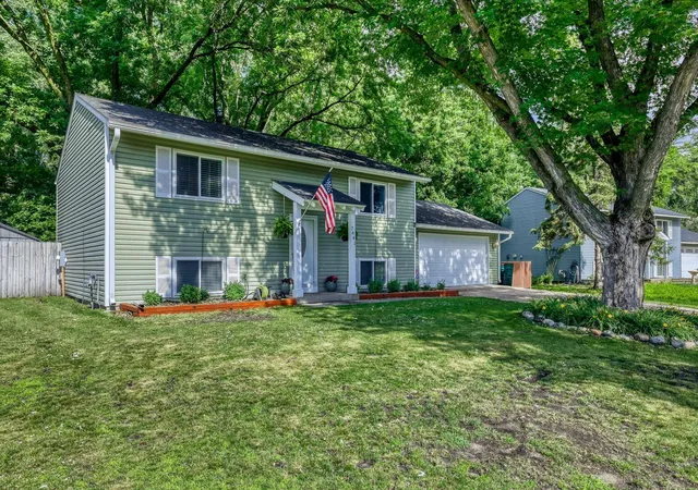 2nd image of 7441 Drew Ave N, Brooklyn Park, MN 55443 | MLS# 7097944