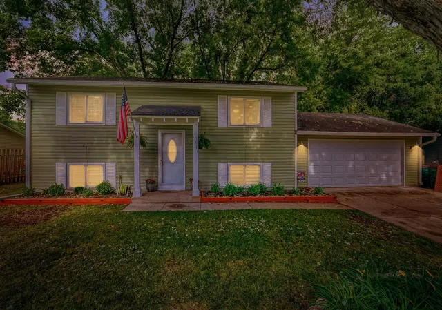 3rd image of 7441 Drew Ave N, Brooklyn Park, MN 55443 | MLS# 7097944