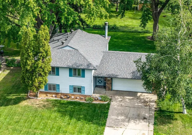 Homes for sale in Apple Valley, MN | 1083 Whitney Dr, Apple Valley, MN 55124 | MLS# 7098017