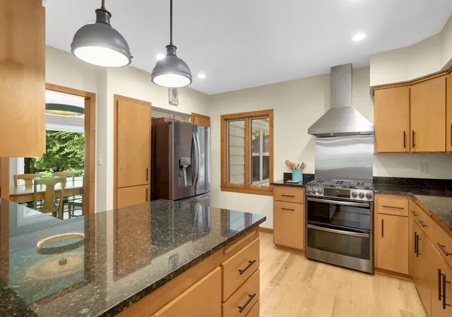 2nd image of 1648 Hillcrest Ave, Saint Paul, MN 55116 | MLS# 7098035