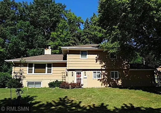 1st image of 1627 Deerwood Dr, South Saint Paul, MN 55075 | MLS# 7098072