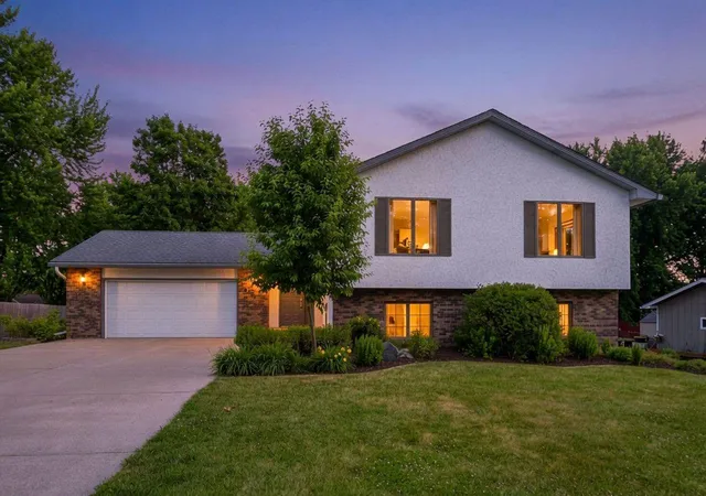 Homes for sale in Saint Bonifacius, MN | 4027 Elmwood Dr, Saint Bonifacius, MN 55375 | MLS# 7098088