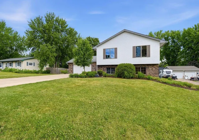 Homes for sale in Saint Bonifacius, MN | 4027 Elmwood Dr, Saint Bonifacius, MN 55375 | MLS# 7098088