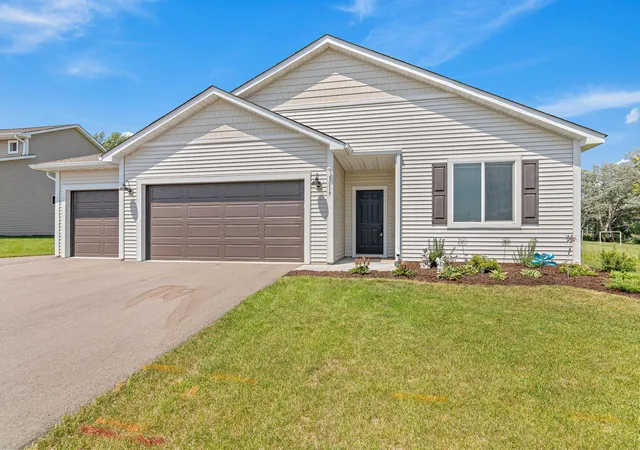 Homes for sale in New Richmond, WI | 1319 Violet St, New Richmond, WI 54017 | MLS# 7098116