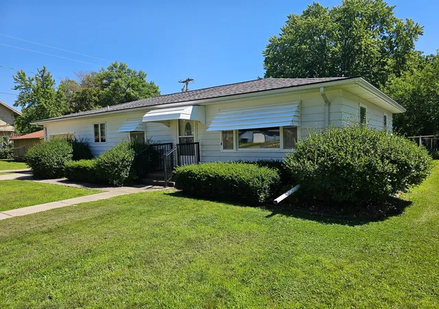 2nd image of 507 S Elm St, Lamberton, MN 56152 | MLS# 7098121