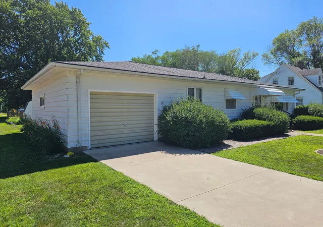 3rd image of 507 S Elm St, Lamberton, MN 56152 | MLS# 7098121
