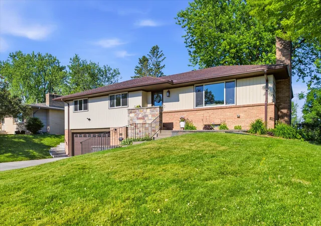 2nd image of 3404 Skycroft Dr, St. Anthony, MN 55418 | MLS# 7098140