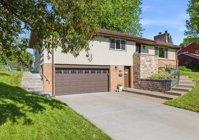 3rd image of 3404 Skycroft Dr, St. Anthony, MN 55418 | MLS# 7098140