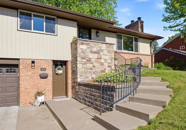 4th image of 3404 Skycroft Dr, St. Anthony, MN 55418 | MLS# 7098140