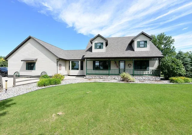 Homes for sale in Hawley, MN | 18000 Us-10 Hwy, Hawley, MN 56549 | MLS# 7098152