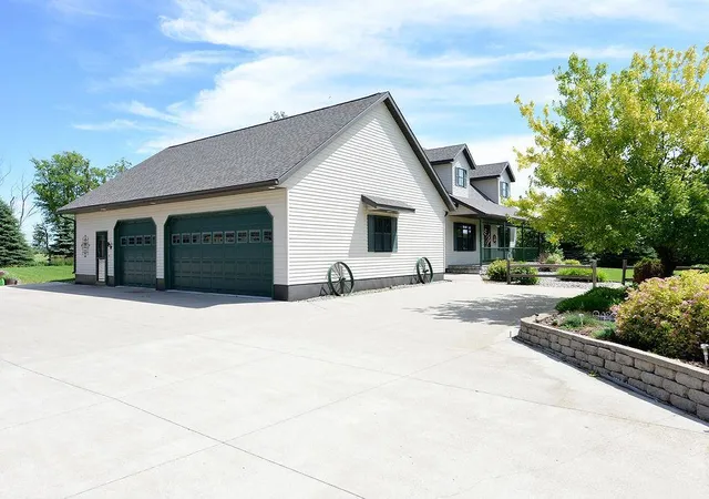 Homes for sale in Hawley, MN | 18000 Us-10 Hwy, Hawley, MN 56549 | MLS# 7098152